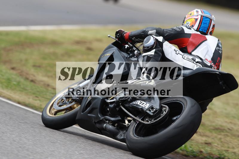 Archiv-2022/13 25.04.2022 Plüss Moto Sport ADR/Freies Fahren/backside
